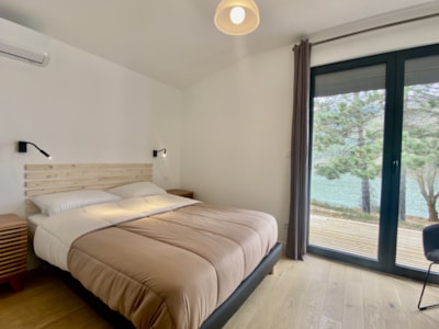 Villa 116m² Premium - 3 bedrooms + lake view terrace + TV + 2 bathrooms + Spa + Dishwasher
