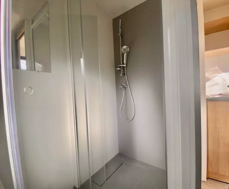 Emplacement Premium Équipé D'un Sanitaire Privé Individuel