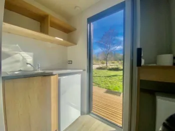 Stellplatz - Stellplatz Premium Mit Sanitäranlagen - Flower Camping InNature