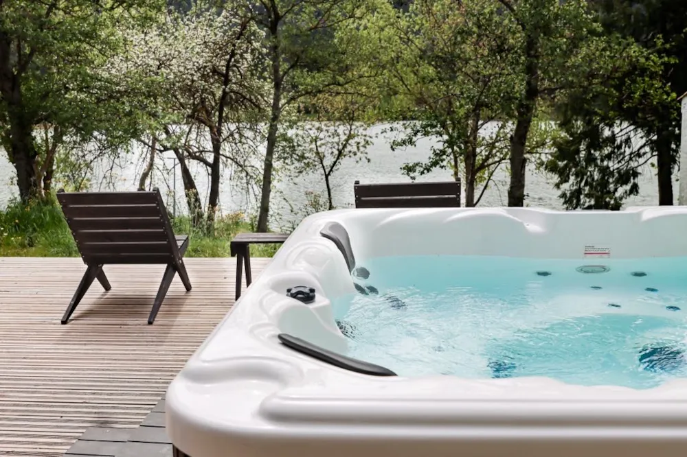 Accommodation - Villa 116M² Premium - 3 Bedrooms + Lake View Terrace + Tv + 2 Bathrooms + Spa + Dishwasher - Flower Camping InNature