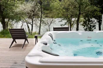 Mietunterkunft - Villa 116M² Premium - 3 Schlafzimmer + Terrasse Mit Seeblick + Tv +  2 Badezimmer + Spa - Flower Camping InNature