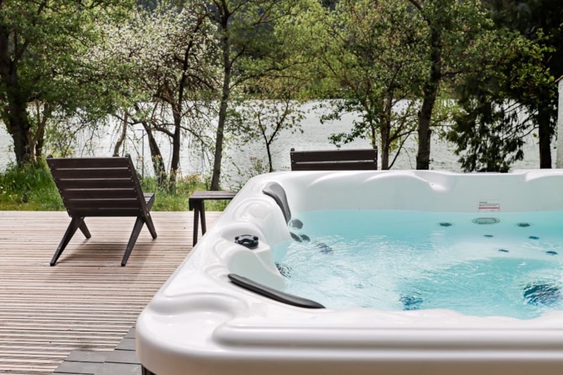 Villa 116m² Premium - 3 slaapkamers + terras met uitzicht op het meer + TV + 2 badkamers + Spa