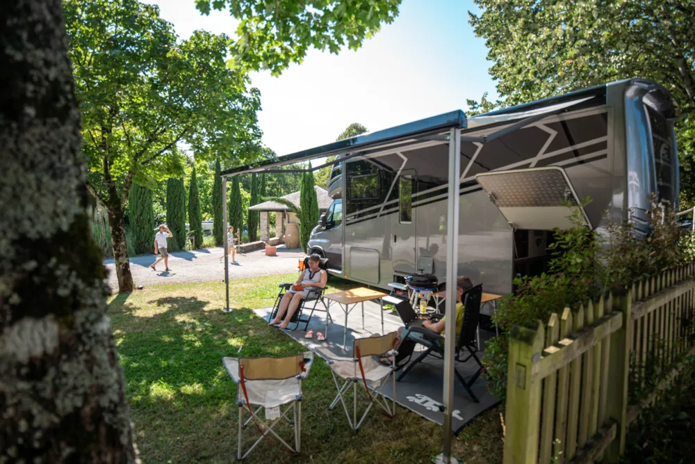 Emplacement - Emplacement Confort Avec Électricité - Camping Beau Rivage