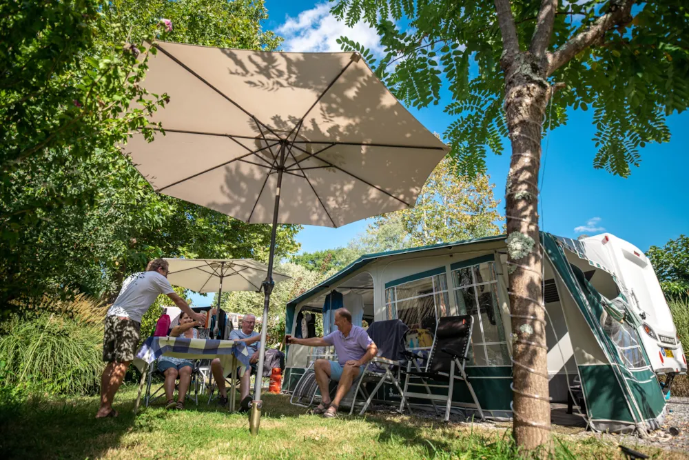 Emplacement - Emplacement Grand Confort Avec Électricité - Camping Beau Rivage