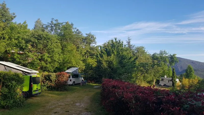 Emplacement + 1 Voiture + Tente, Caravane Ou Camping-Car