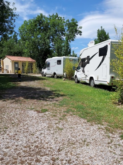Pitch + 1 car + tent , caravan or camping-car