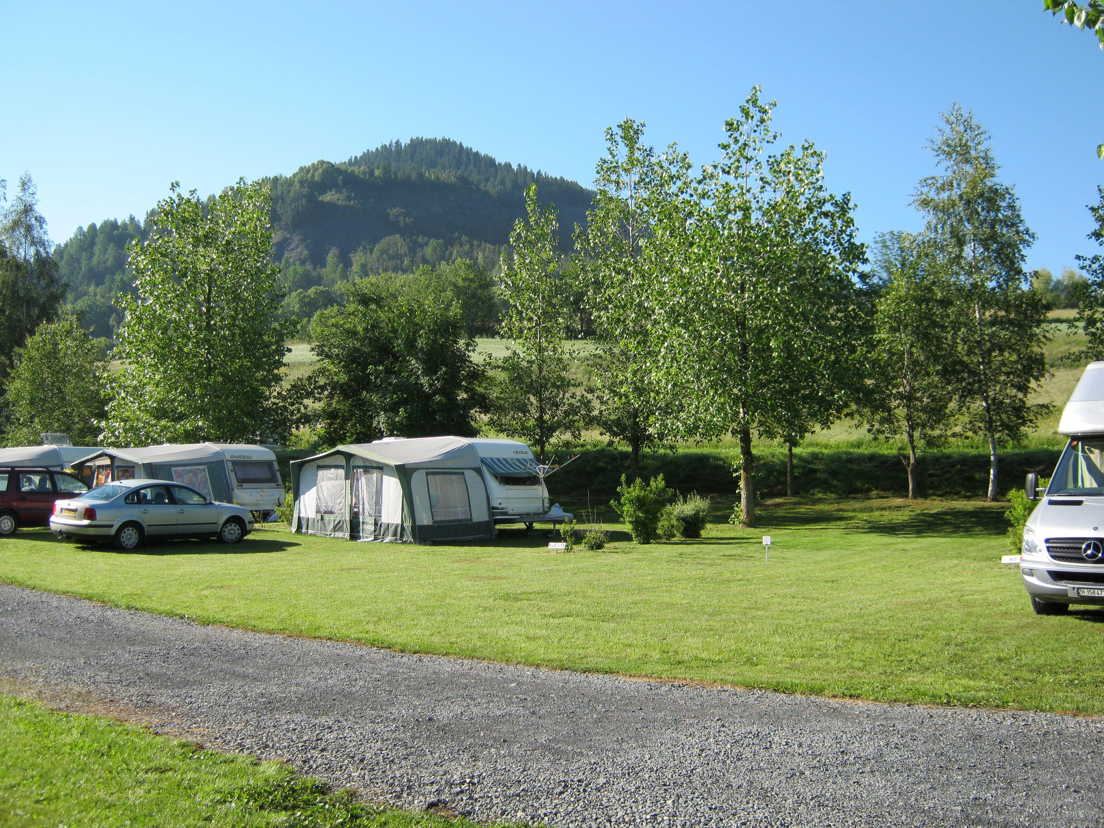 Emplacement - Emplacement Camping Confort - Camping Huttopia Lac de Serre-Ponçon