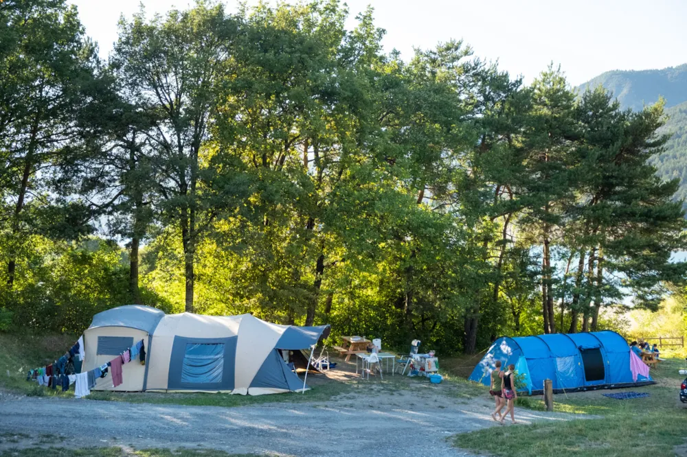 Emplacement - Emplacement Camping Confort - Huttopia Lac de Serre Ponçon