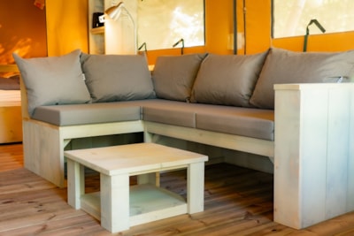 CANVAS LODGES: EVASION