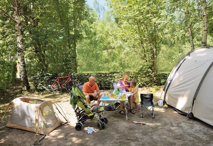 Emplacement Xl, Électricité Et Voiture Comprises