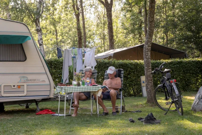 Emplacement Camping Avec Electricité Et Voiture Comprises