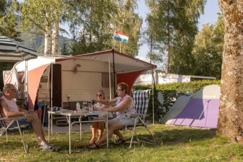Emplacement - Emplacement Camping Avec Electricité Et Voiture Comprises - image n°5 - RCN Belledonne
