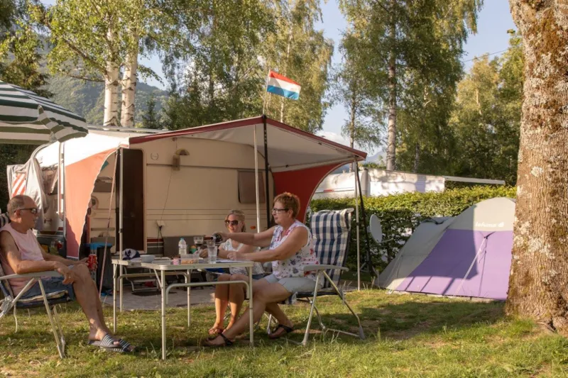 Emplacement Camping Avec Electricité Et Voiture Comprises