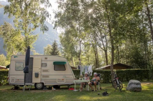 Emplacement - Emplacement Camping Avec Electricité Et Voiture Comprises - image n°8 - RCN Belledonne