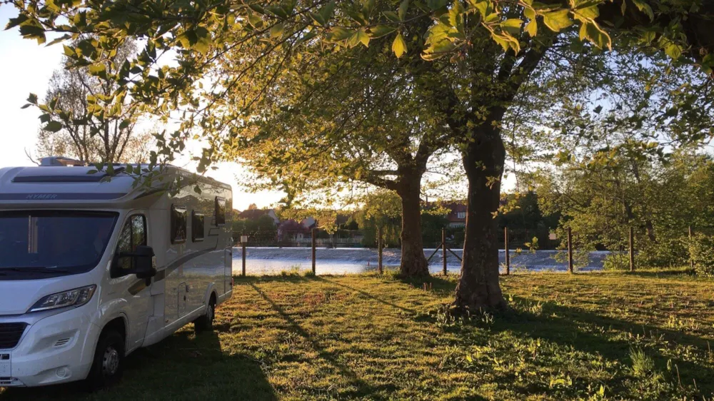 Emplacement - Emplacement Caravane Ou Camping-Car + Électricité - WOKA Marnay - Camping***