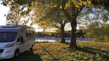 Pitch - Pitch Caravan Or Camping-Car + Electricity - WOKA Marnay - Camping***