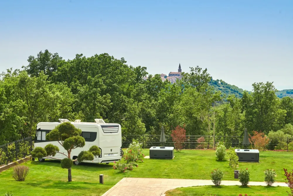 Kampeerplaats(en) - Premium Deluxe Kampeerplaats Met Jacuzzi - San Servolo Wellness Camping