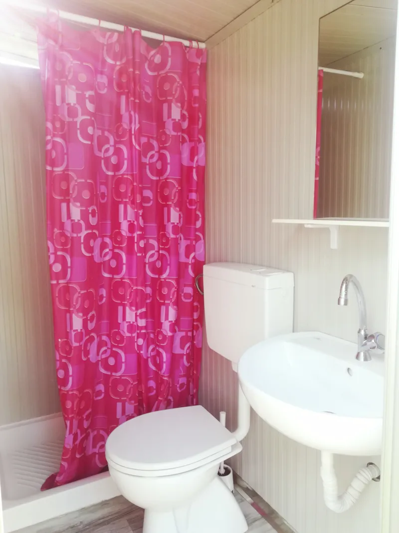 Emplacement Oleandri 6X8 M. Avec Sanitaires