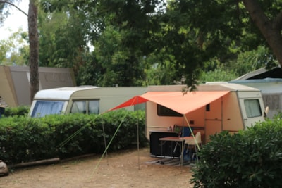 Pitch big tent — 9
