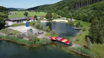 Stellplatz - Stellplatz Befestigt (Schotter + Wiese)| Kleiner Teich | Ohne Haustiere - Pielachtal Camping