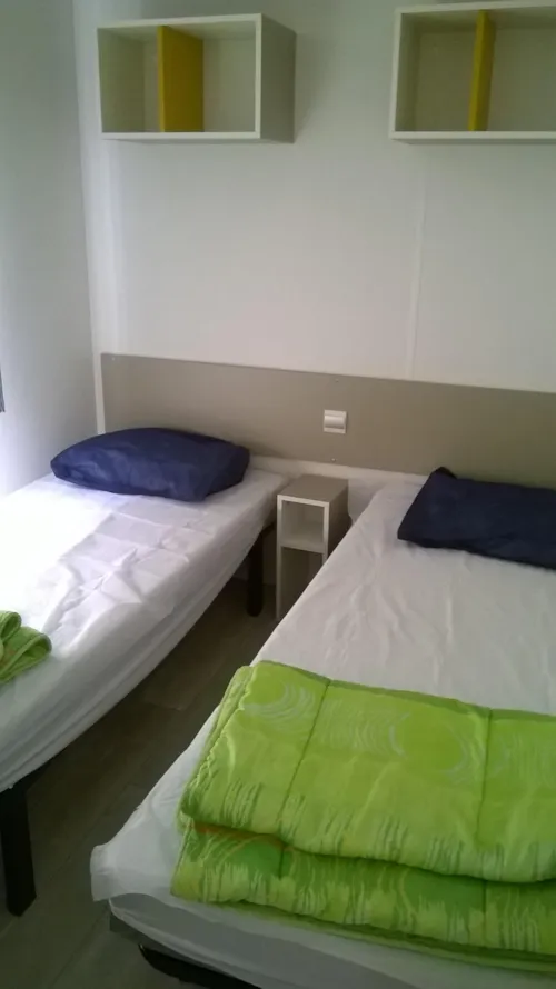 Location - Mobil-Home Belledonne Confort 32M² - 3 Chambres + Terrasse Non Couverte + Plancha - - image n°3 - Flower Camping  A La Rencontre du Soleil