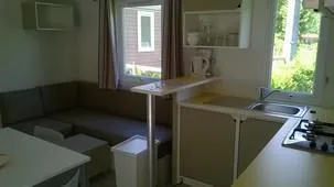 Location - Mobil-Home Belledonne Confort 32M² - 3 Chambres + Terrasse Non Couverte + Plancha - - image n°5 - Flower Camping  A La Rencontre du Soleil