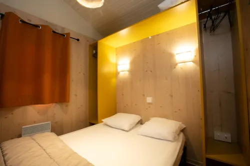 Mietunterkunft - Chalet Montana Komfort 35 M² – 2 Schlafzimmer + Terrasse 8 M² + Plancha + Tv - - image n°4 - Flower Camping  A La Rencontre du Soleil