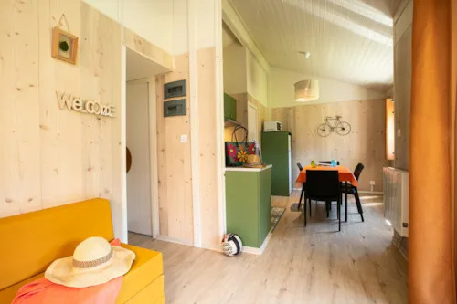 Mietunterkunft - Chalet Montana Komfort 35 M² – 2 Schlafzimmer + Terrasse 8 M² + Plancha + Tv - - image n°2 - Flower Camping  A La Rencontre du Soleil