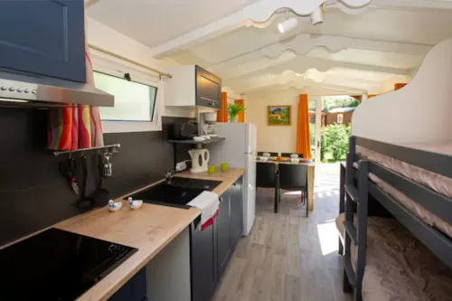 Mietunterkunft - Wohnwagen Les Ecrins Standard 17M² - 1 Schlafzimmer + Plancha - - image n°4 - Flower Camping  A La Rencontre du Soleil