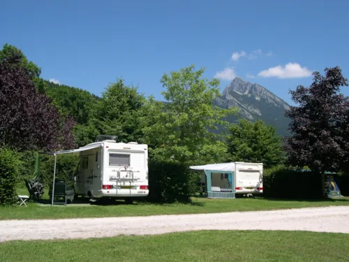 Emplacement - Emplacement Confort :  + 1 Installation + 1 Véhicule + Électricité - image n°8 - Sites et Paysages De Martinière