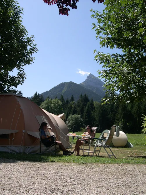 Emplacement - Emplacement Confort :  + 1 Installation + 1 Véhicule + Électricité - image n°7 - Sites et Paysages De Martinière