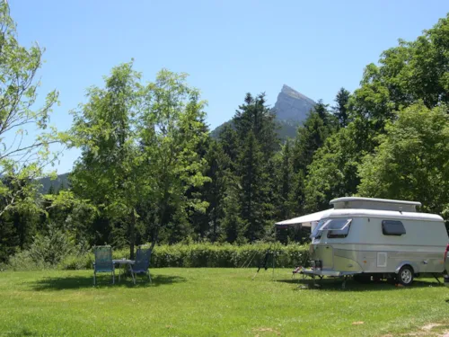 Emplacement - Emplacement Confort :  + 1 Installation + 1 Véhicule + Électricité - image n°6 - Sites et Paysages De Martinière