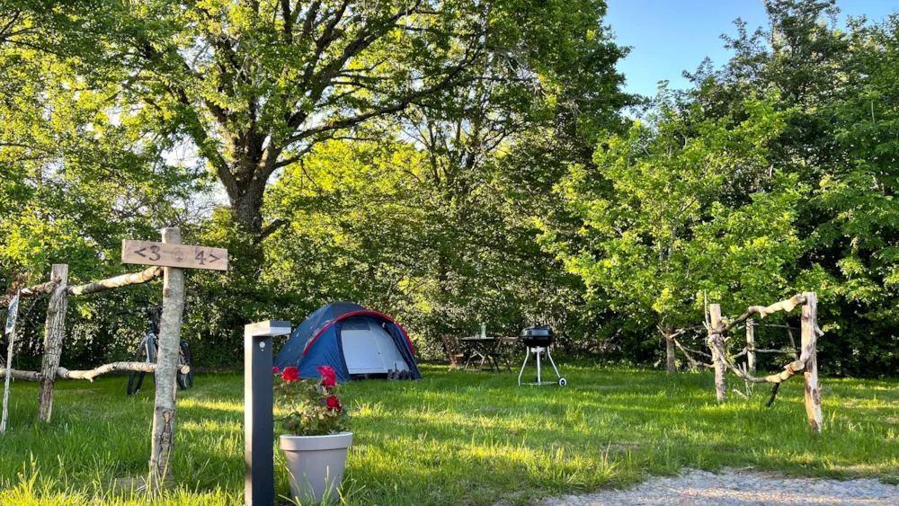 Kampeerplaats(en) - Staanplaats Voor Tent - Écodomaine "La Rêverie"