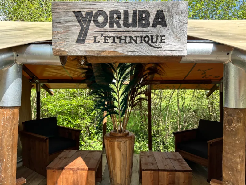 Tentes Safari Yoruba, L'ethnique En Terra Incognita