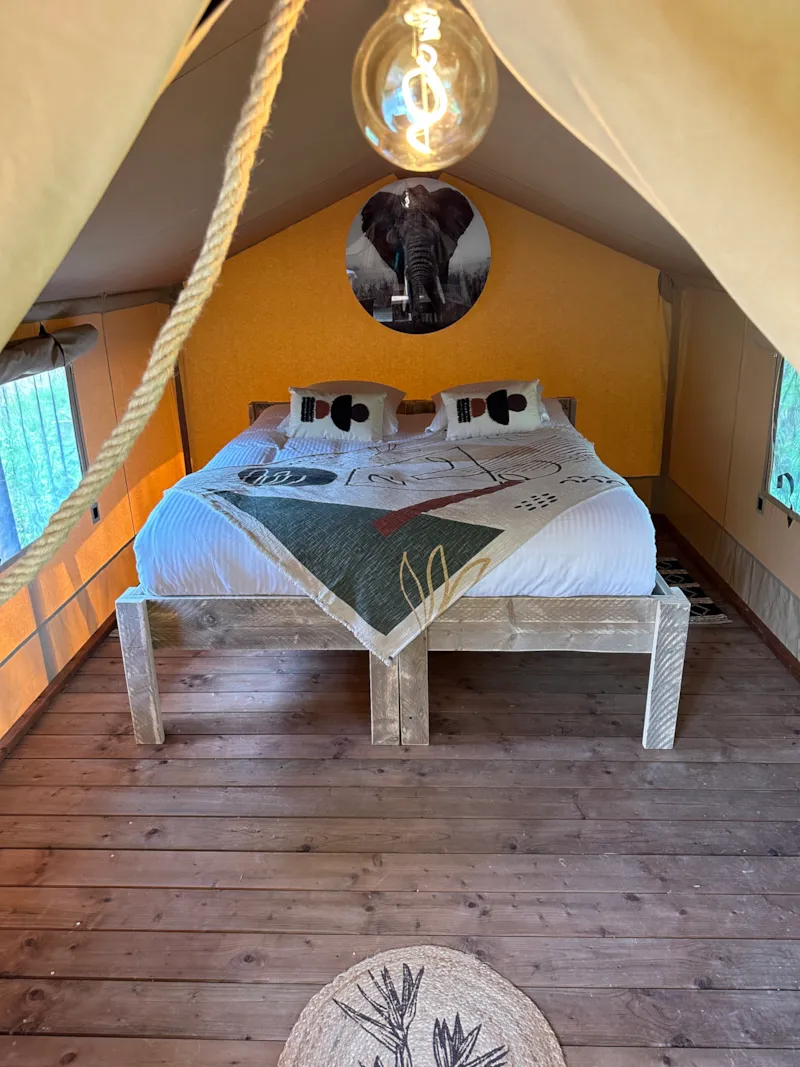 Tentes Safari Yoruba, L'ethnique En Terra Incognita