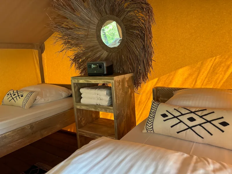 Tentes Safari Yoruba, L'ethnique En Terra Incognita