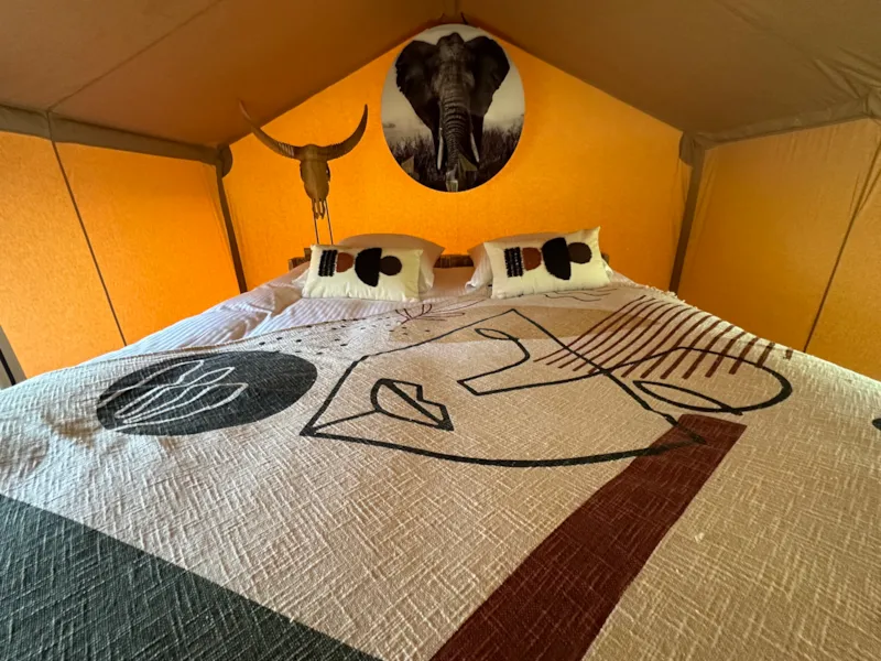 Tentes Safari Yoruba, L'ethnique En Terra Incognita