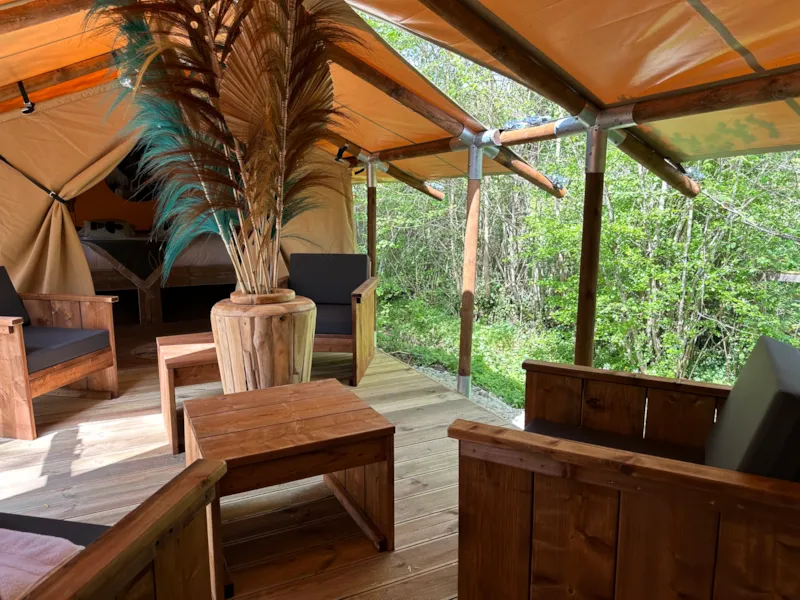 Tentes Safari Yoruba, L'ethnique En Terra Incognita