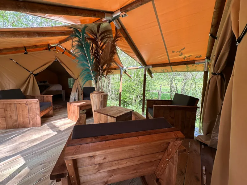 Tentes Safari Yoruba, L'ethnique En Terra Incognita