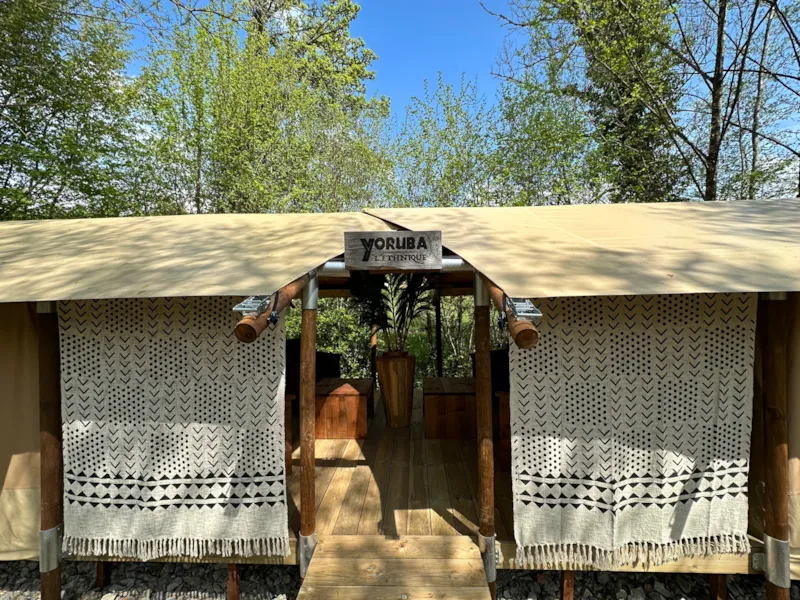 Tentes Safari Yoruba, L'ethnique En Terra Incognita