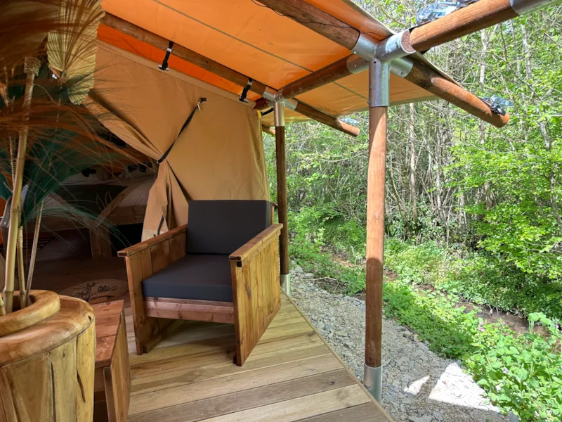 Tentes Safari Yoruba, L'ethnique En Terra Incognita