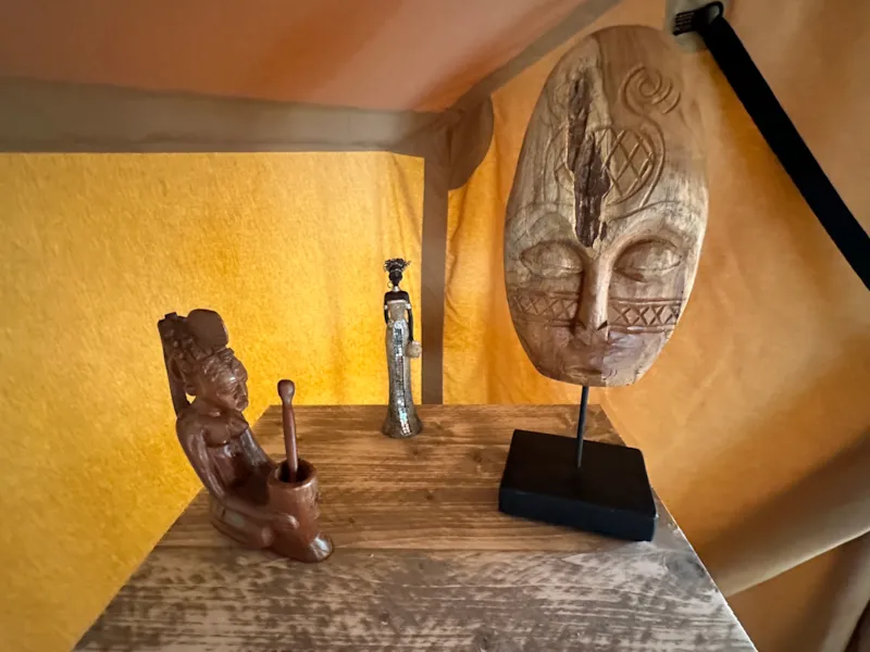 Tentes Safari Yoruba, L'ethnique En Terra Incognita