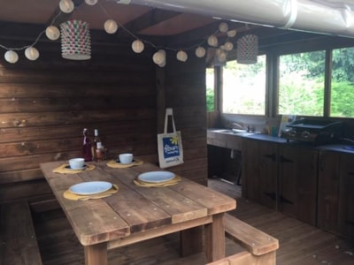 Pitch Freecamp (1 tent, caravan or motorhome / 1 car + electricity 16A) with private facilities