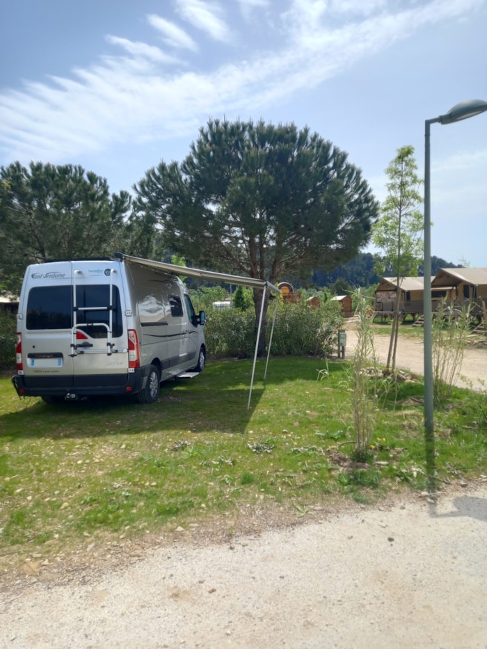 Forfait Confort (1 Tente, Caravane Et 1 Voiture Ou Camping-Car / Fourgon / Électricité 16A)