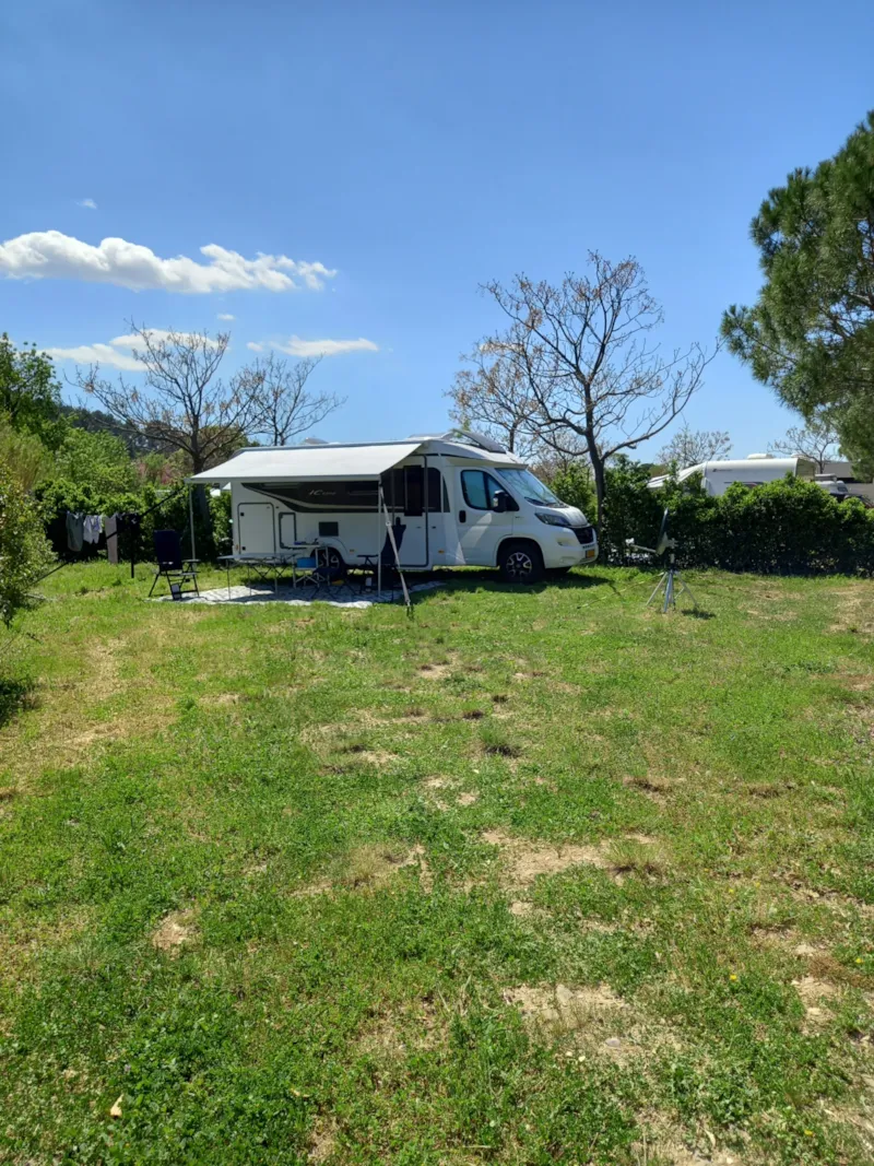 Forfait Confort (1 Tente, Caravane Et 1 Voiture Ou Camping-Car / Fourgon / Électricité 16A)