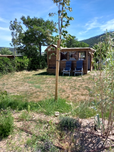 Pitch Freecamp (1 tent, caravan or motorhome / 1 car + electricity 16A) with private facilities