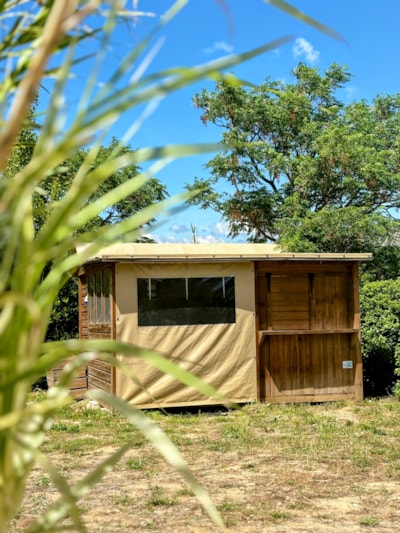 Pitch Freecamp (1 tent, caravan or motorhome / 1 car + electricity 16A) with private facilities