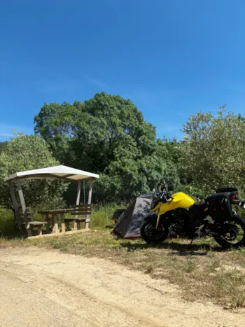 Kampeerplaats(en) - Natuurpakket - Alleen Kleine Tent - Zonder Elektriciteit - Ideaal Voor Zachte Mobiliteit + Picknickt - Flower Camping Olivigne