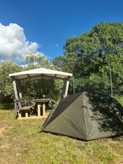 Nature Package - small tent only - no electricity - ideal for soft mobility + picnic table
