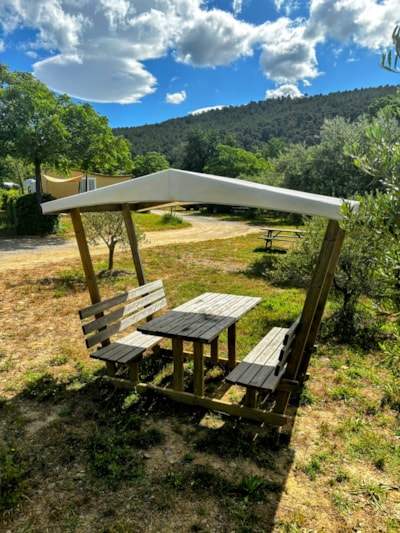 Nature Package - small tent only - no electricity - ideal for soft mobility + picnic table
